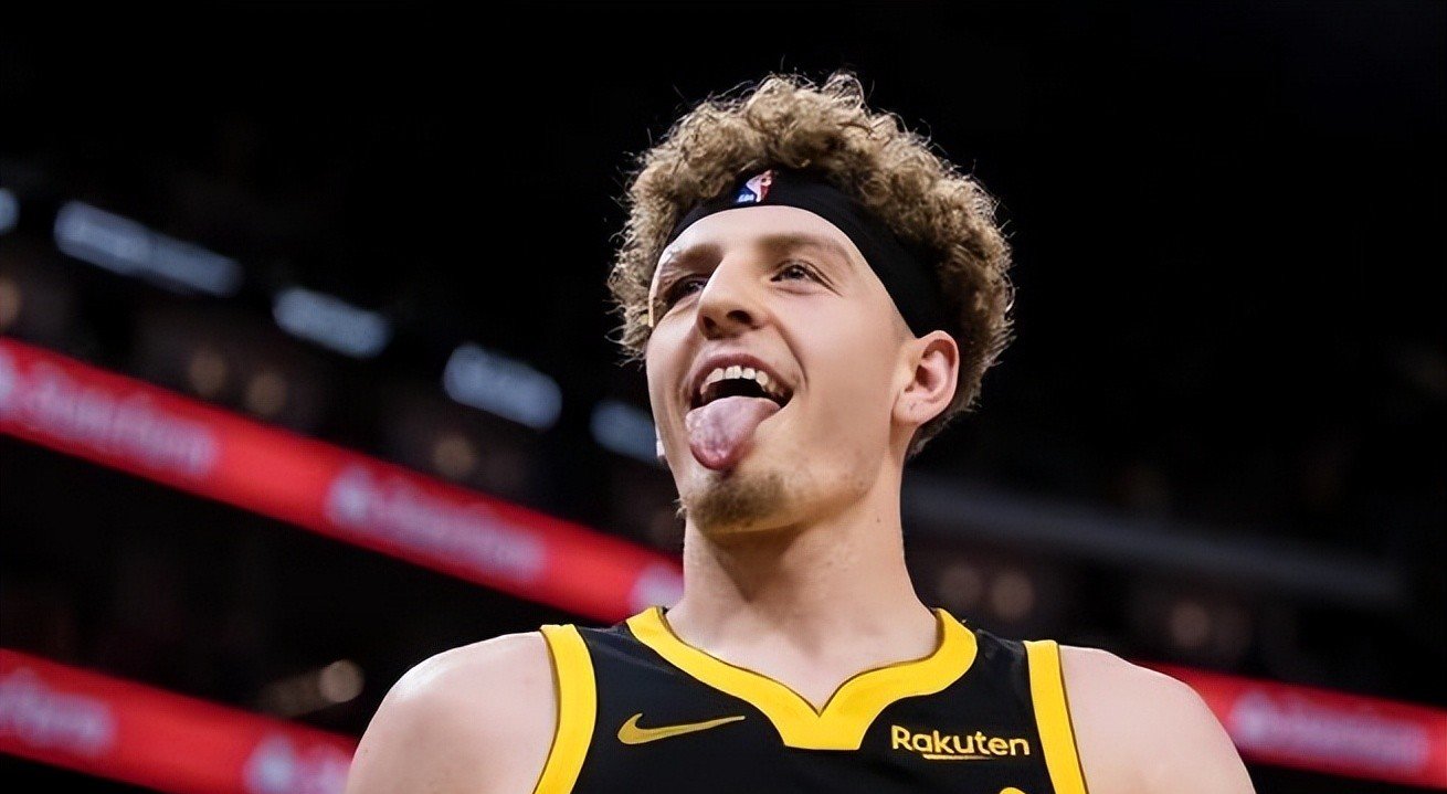 NBA常规赛倒计时;菲尼克斯太阳转会期回应争议;细节引发关注;气氛紧张;细节决定成败的简单介绍