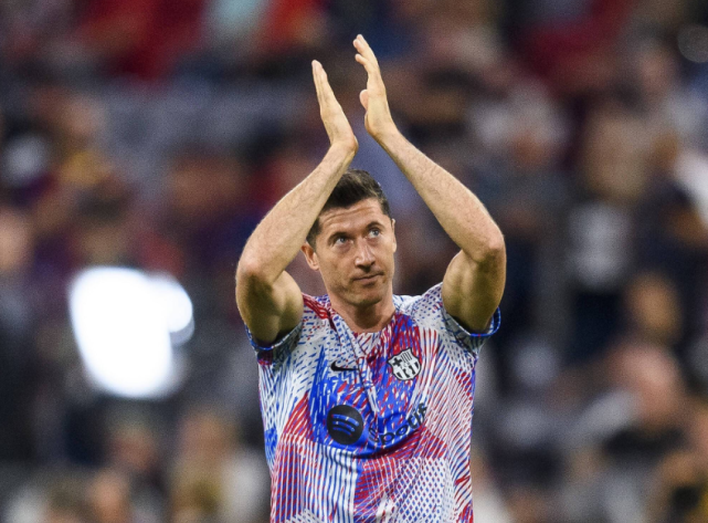 犹他爵士训练开放日,国际比赛日扳平良机引欢呼,德国杯在即,资深球员宣示担当(犹他爵士基里连科) 犹他爵士训练开放日,国际比赛日扳平良机引欢呼,德国杯在即,资深球员宣示担当(犹他爵士基里连科)