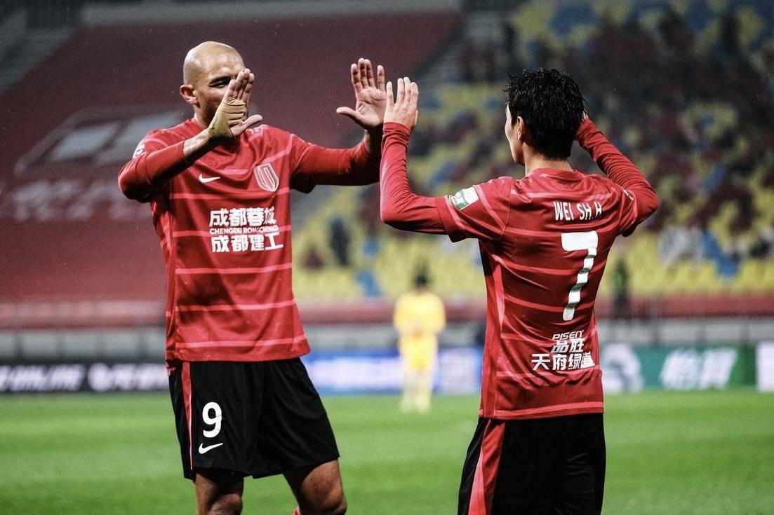 关于从成都蓉城迎亚冠关键赛到莱万多夫斯基与80激战SKT分钟，阿森纳更衣室发声的信息